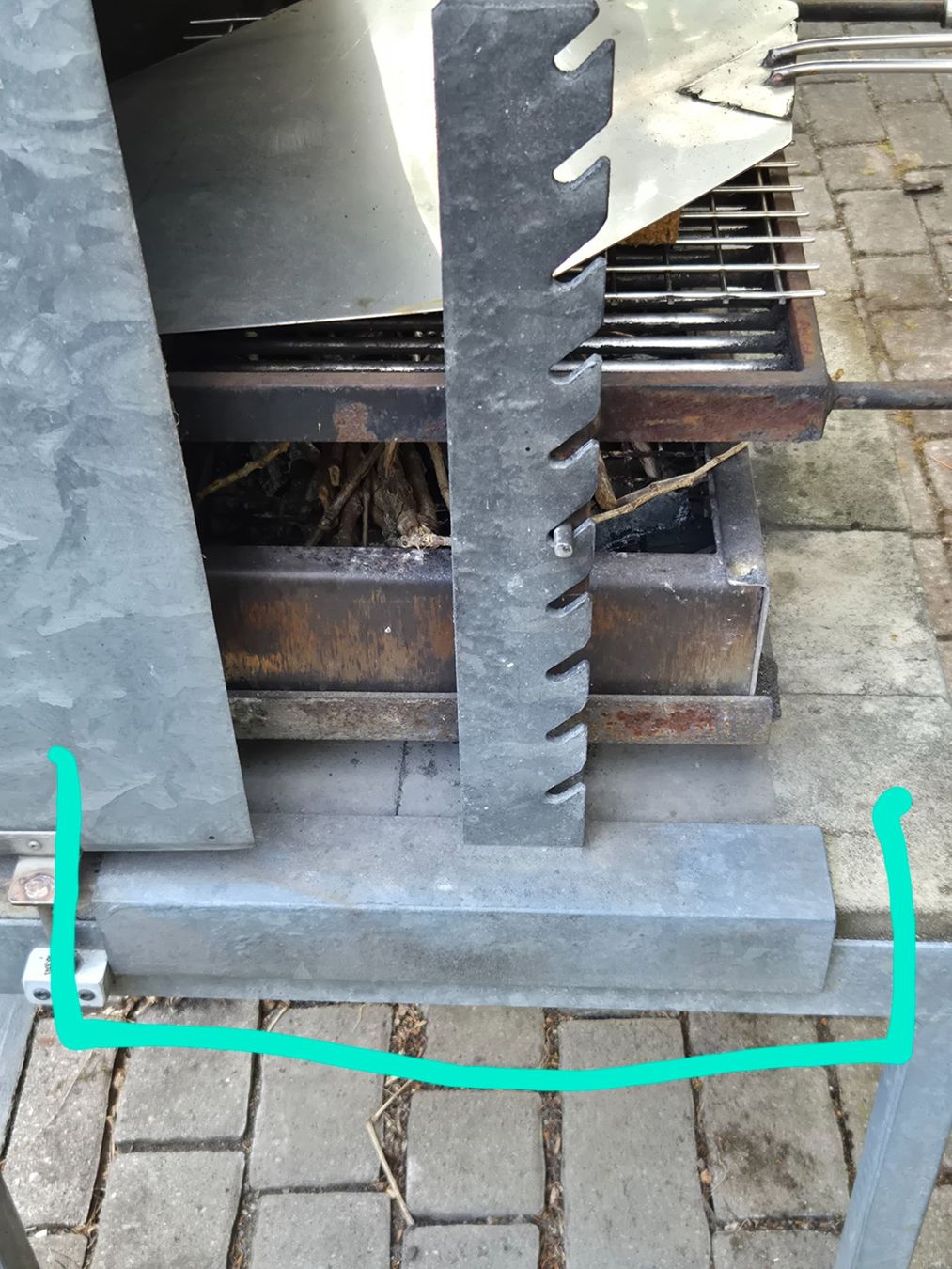 Grills: Holzgrill – Gebraucht aus Auenstein von Y.C. 3