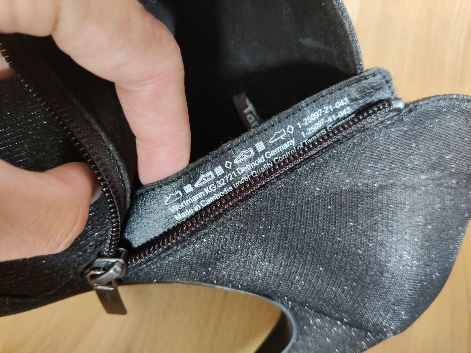 Tamaris Damenschuhe: Tamaris Stiefeletten Glitzer – Gebraucht aus Ilanz von sus_dw7m 2