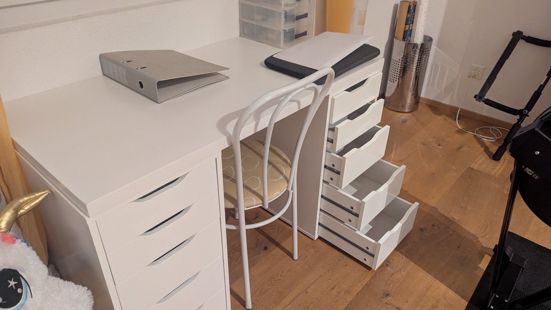 Ikea Scrivanie: Ikea Schreibtisch klein – Usato da Azmoos venduto da Epsylon3