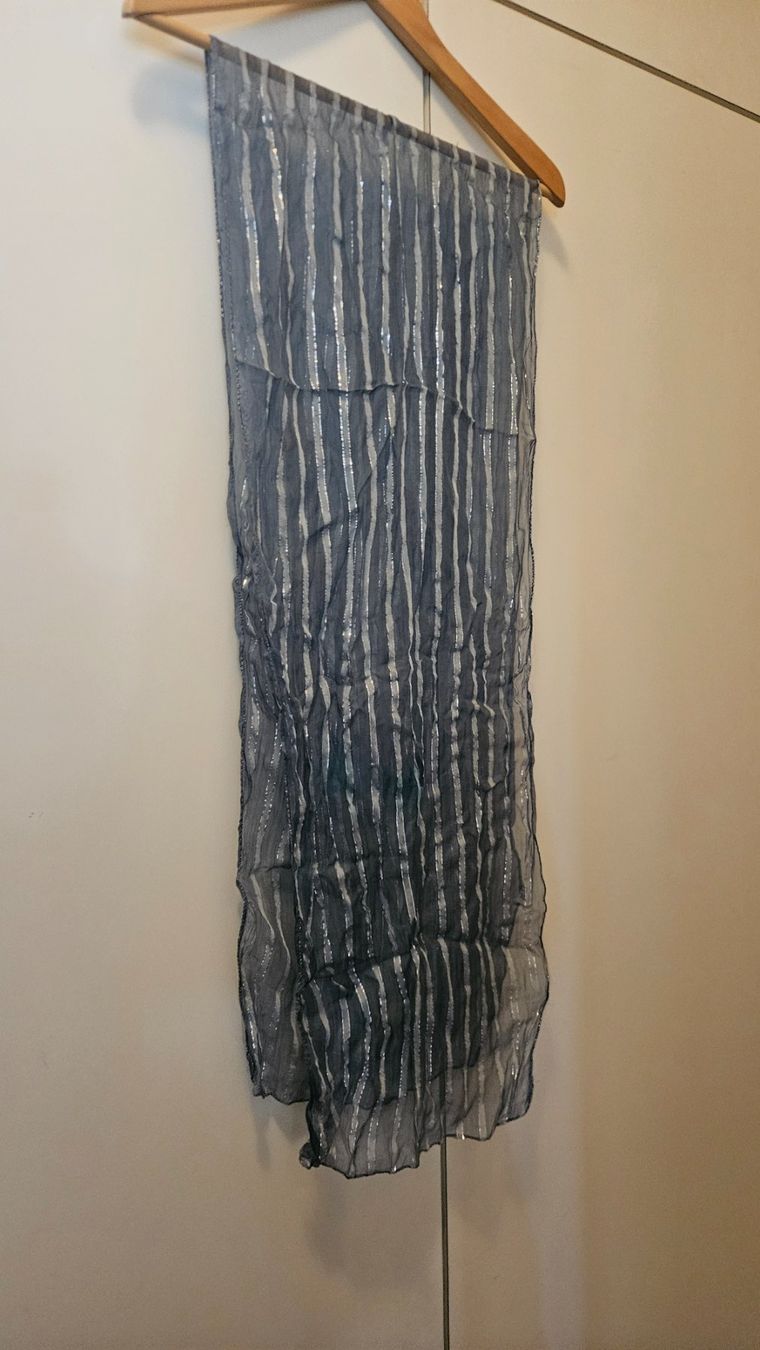 Foulard & Sciarpe: Sciarpetta semi trasparente in viscosa – Usato da Melano venduto da H-Sara