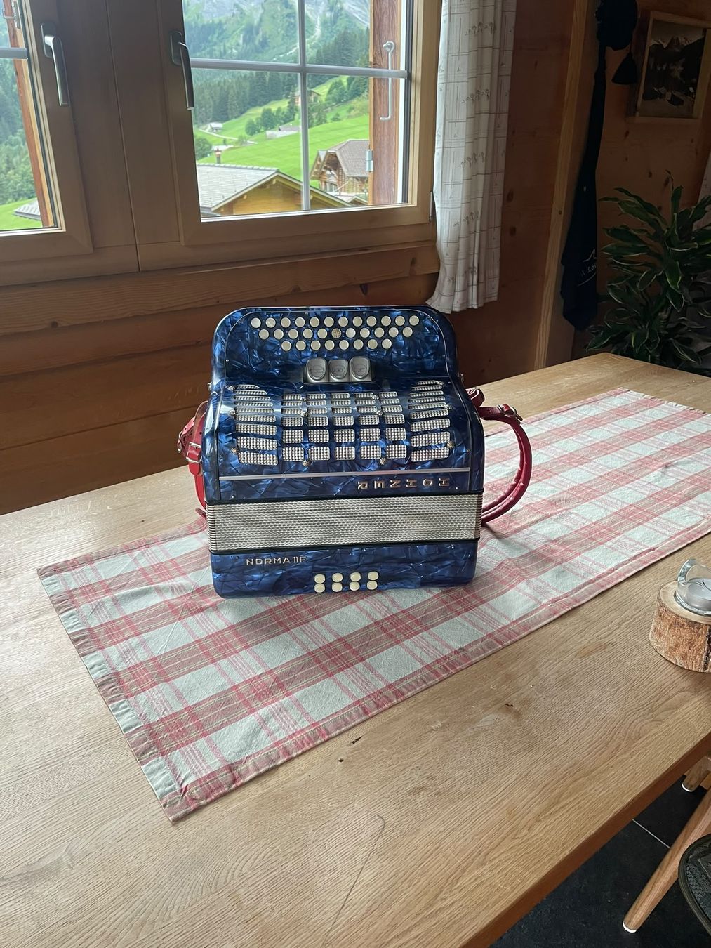 Musikinstrumente: Hohner Norma IIF – Gebraucht aus Adelboden von Texasred 1