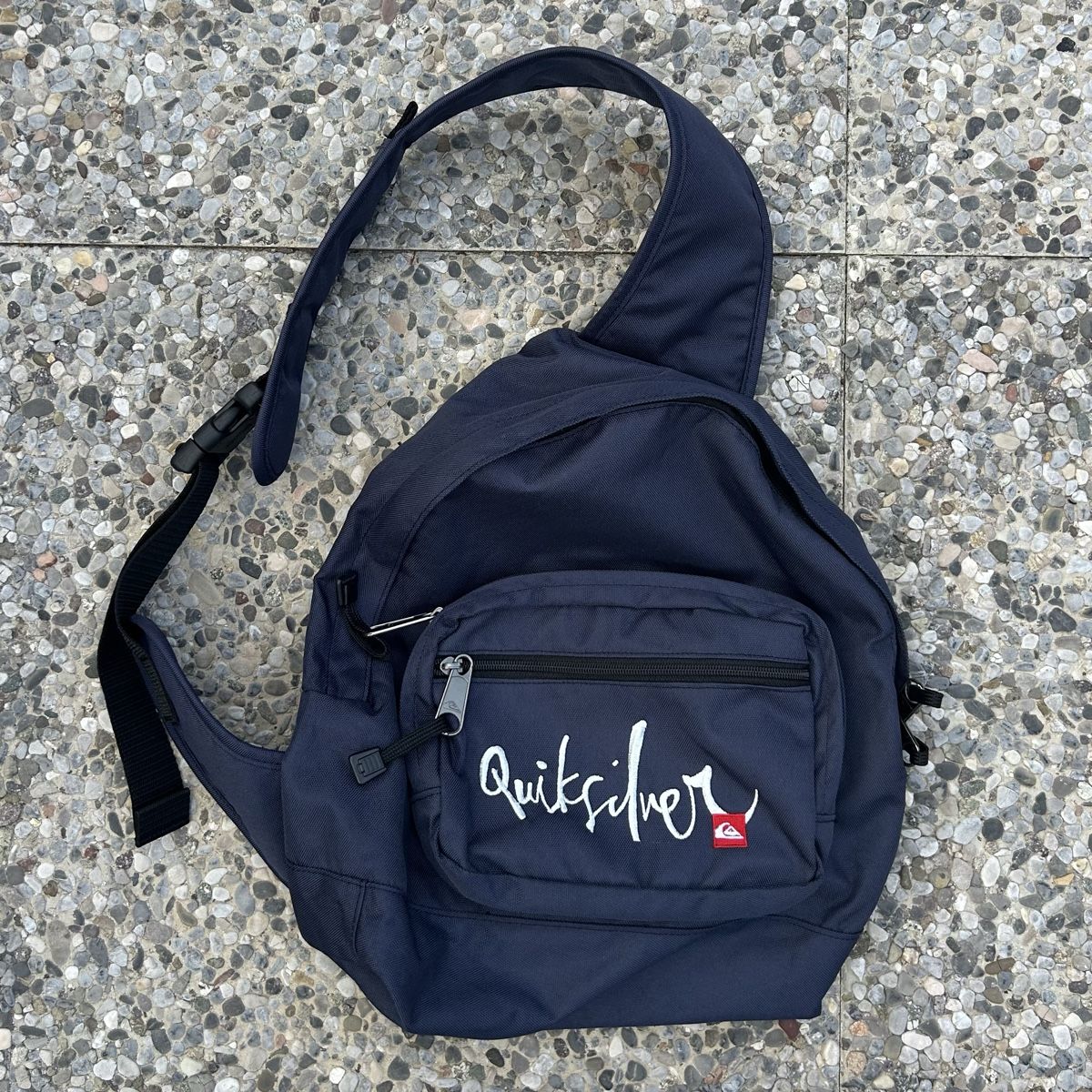 Quiksilver Zaini: Y2K Quiksilver sling bag navy blue – Usato da brent venduto da fukusapes