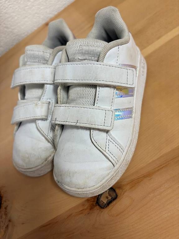 Adidas Scarpe per ragazzi: Turnschuhe Grösse 27 – Usato da Rütschelen venduto da Rotkorn