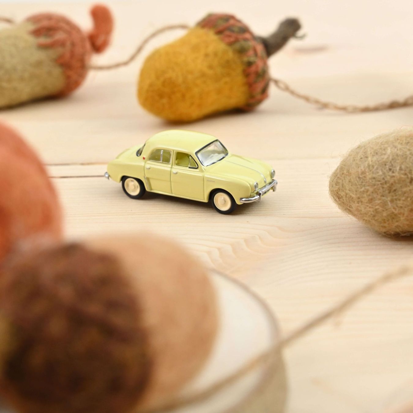 Modellini di ferrovie: RENAULT Dauphine - HO – Nuovo e nell'imballaggio originale da Morges venduto da iljamuromez