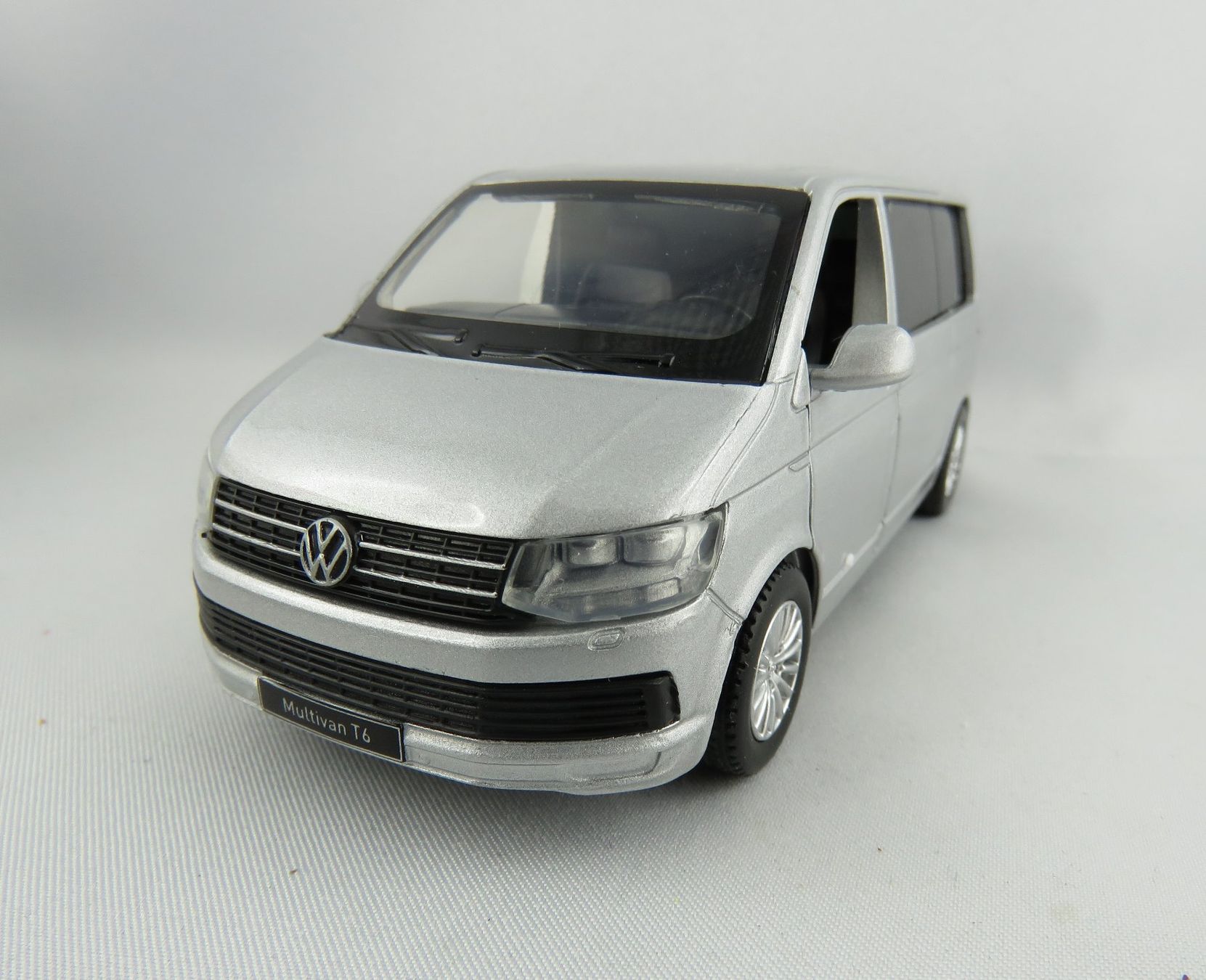 Volkswagen Modellini d'auto: VW Multivan T6 - Modellauto - Silber - 13,5x6cm – Nuovo (secondo la descrizione) da Grenchen venduto da Yamahwildstar16 2