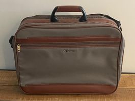 Reisetasche ist eine Aktentasche (Samsonite)