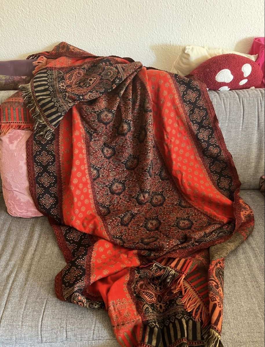 Foulards & écharpes: Large Scarf with Paisley Pattern Red and Black – D'occasion à Münchenbuchsee par heatherskylar 1