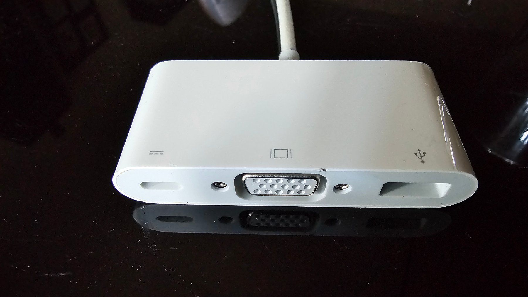 Apple Laufwerke & Adapter: Apple USB/VGA-Adapter – Gebraucht aus Basel von sarah0815 1