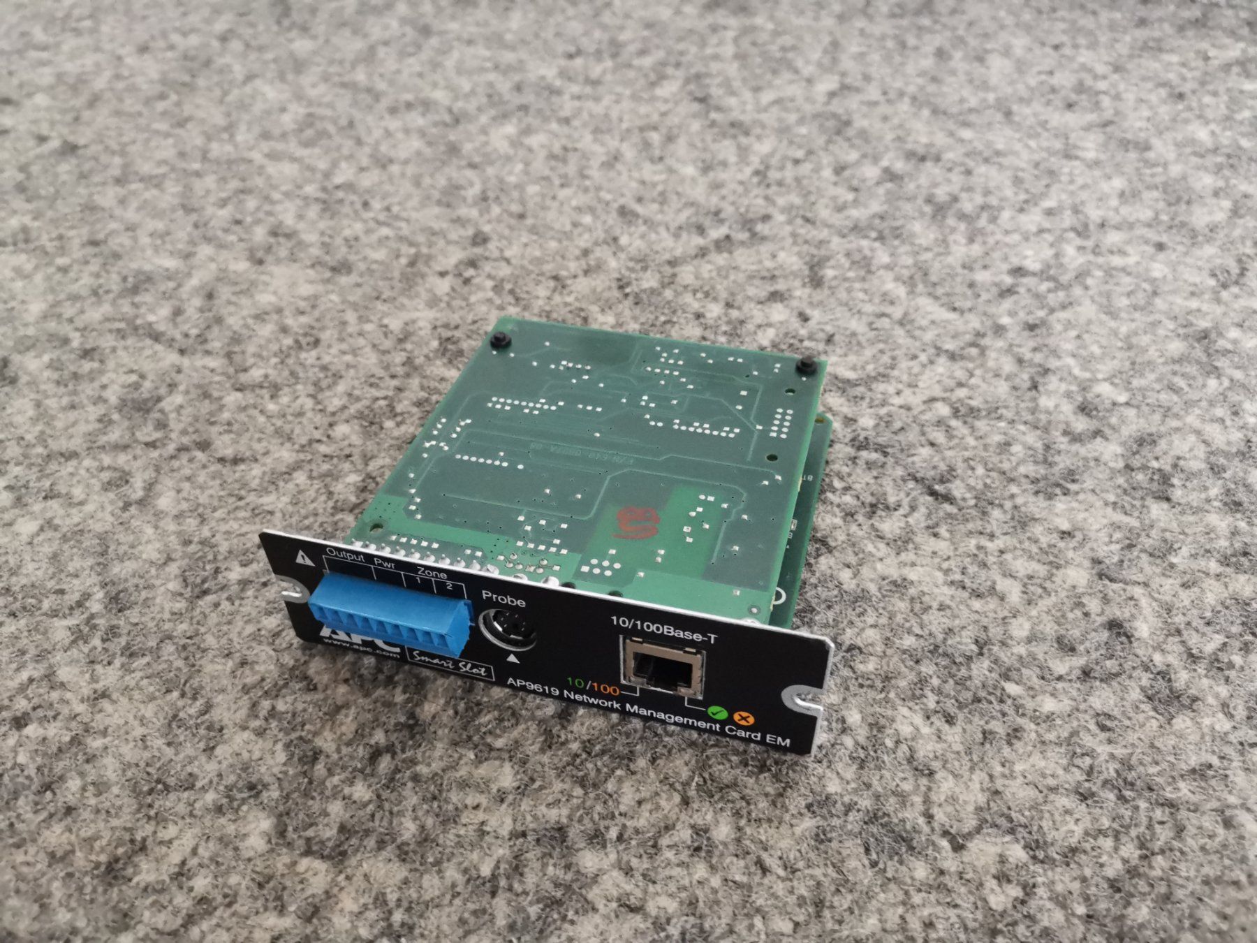 Server: APC UPS Network Management Card AP9619 – Usato da Zürich venduto da L-and-A 3