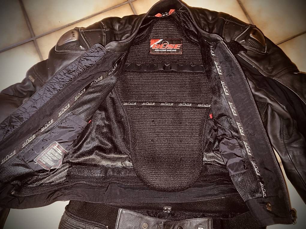 Costumes: Combinaison moto buse  – D'occasion à Châtonnaye par Kevin_888 3