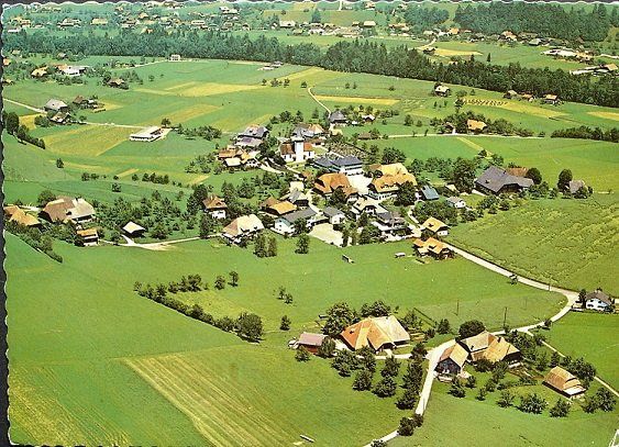 Cartoline postali: LAUPERSWIL Fliegeraufnahme – Usato da Jona venduto da philajona