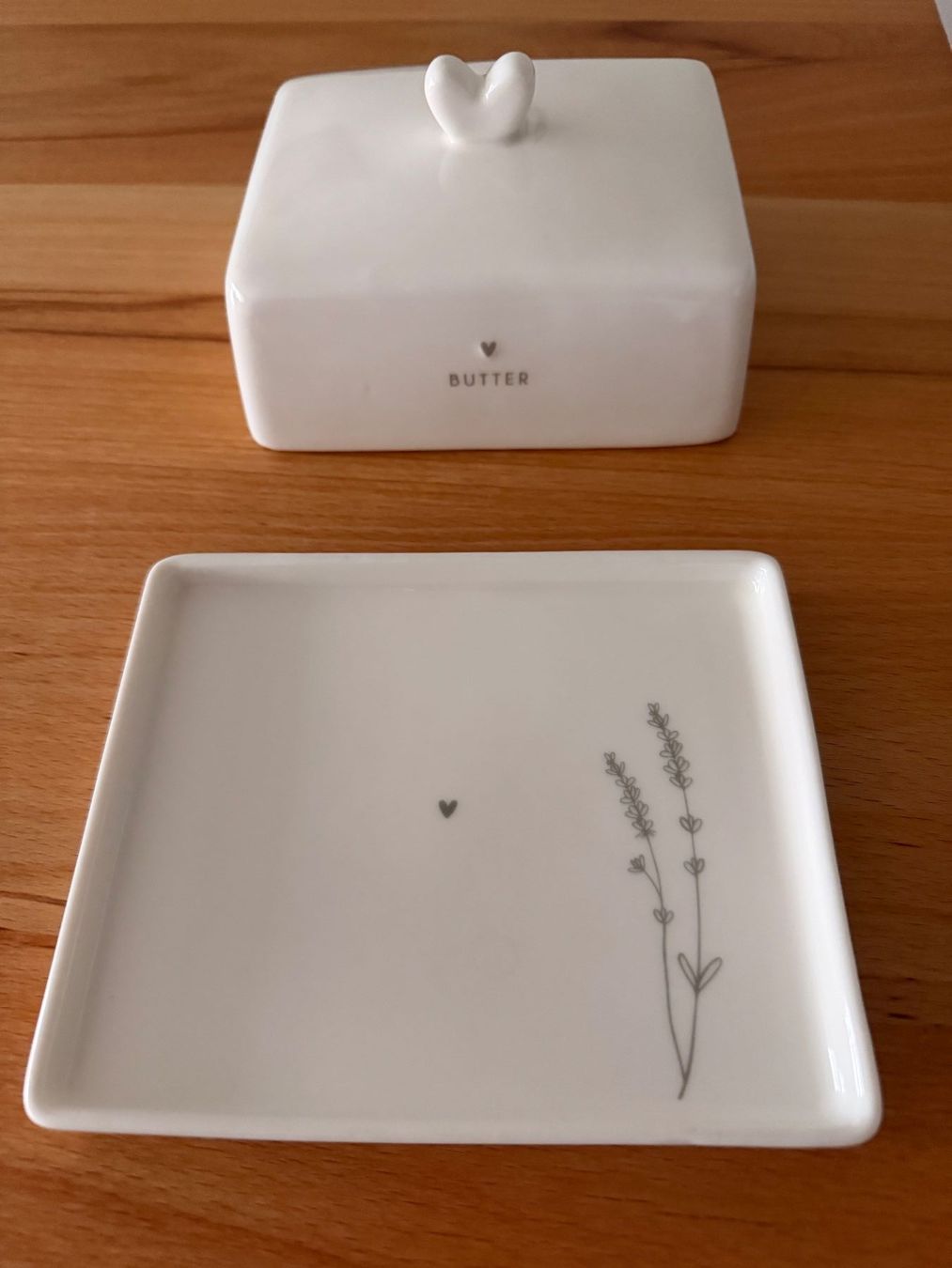 Autre vaisselle: Hübsche Butterdose aus Keramik – Neuf (Voir description) à Ossingen par kimpossibel 1