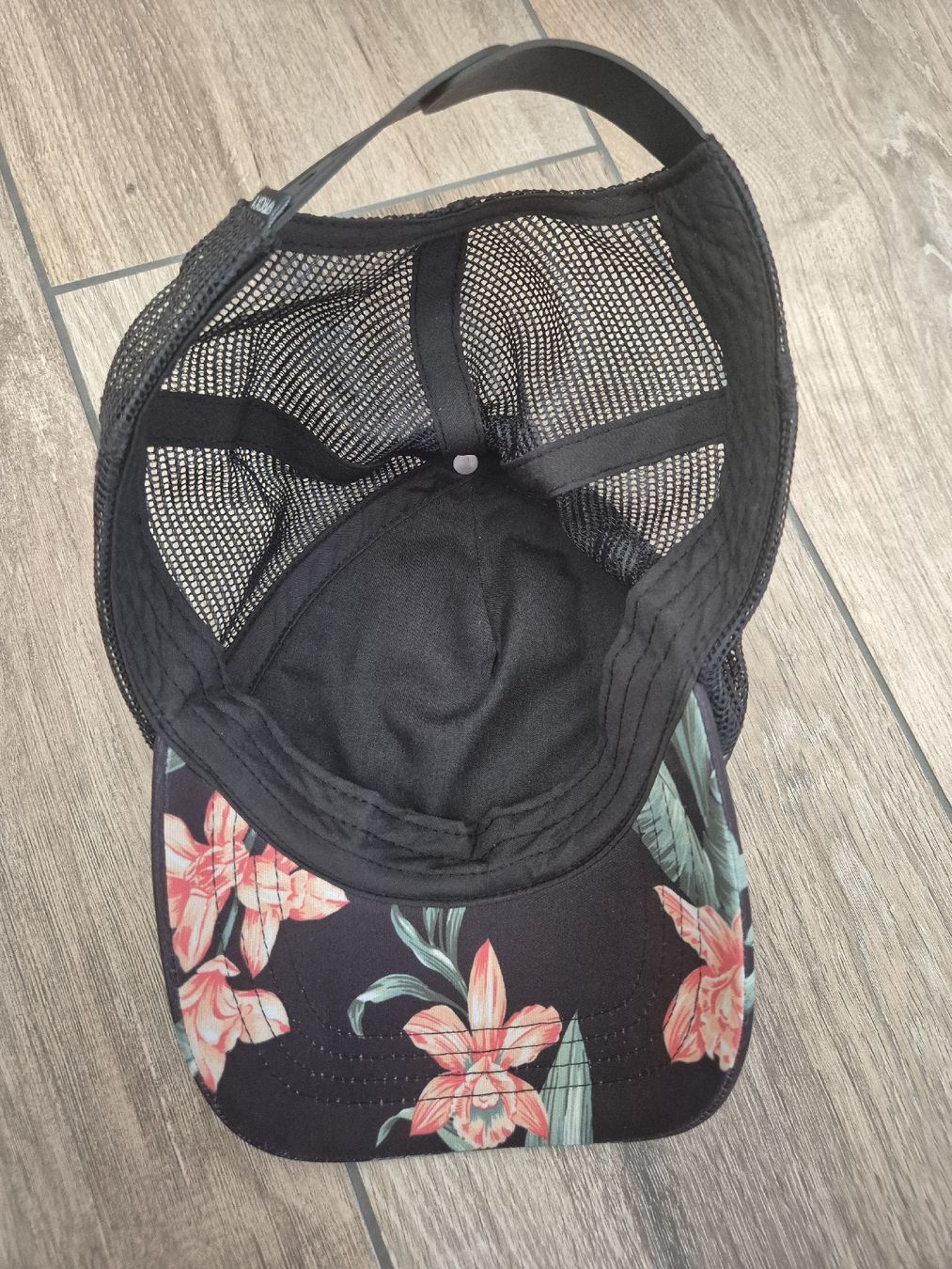 Altro in Moda donna: Baseball Cap Blumenmuster Schwarz Netz Grösse Verstellbar – Usato da Reinach BL venduto da NeuEntdeckt 1