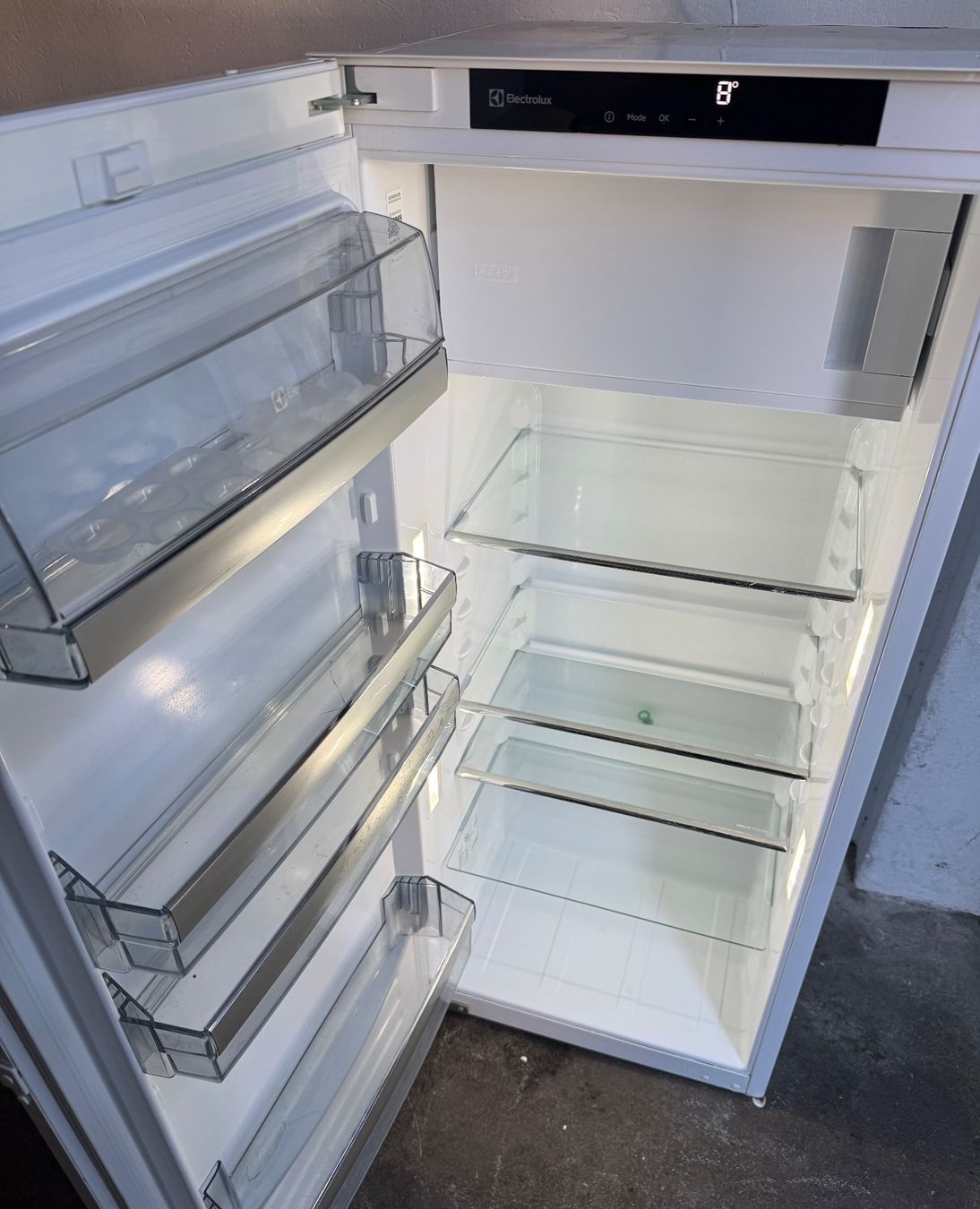 Electrolux Frigoriferi: Electrolux A+++  H127 Eibaukühlschrank – Usato da Kloten venduto da top2000