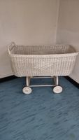 grosser Vintage Weidenkorb-Kinderwagen 