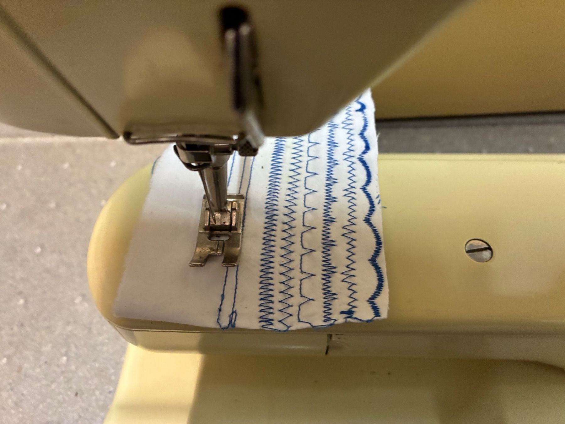 Bernina Macchine da cucire: Bernina 707 mit 6 Monate Garantie – Usato da Hendschiken venduto da zkos 2