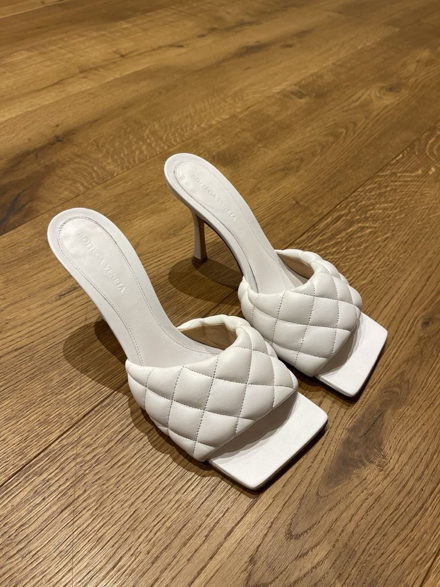 Bottega Veneta Scarpe da donna: Bottega Veneta padded mules Weiss – Usato da Winterthur venduto da Kuki_15.05