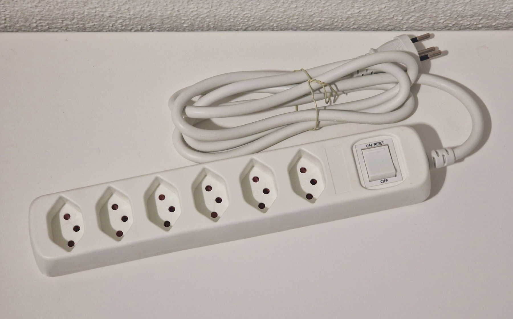 Ikea Fiches d'alim.: IKEA KOPPLA 6-fachsteckdose – D'occasion à Zürich par New_username