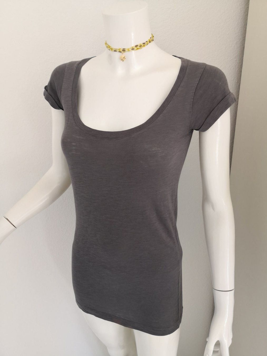 Mango T-shirt: 🤩MANGO T-SHIRT GRAU & PRADA P. – Usato da Olten venduto da Naja-Twins-Twins 5