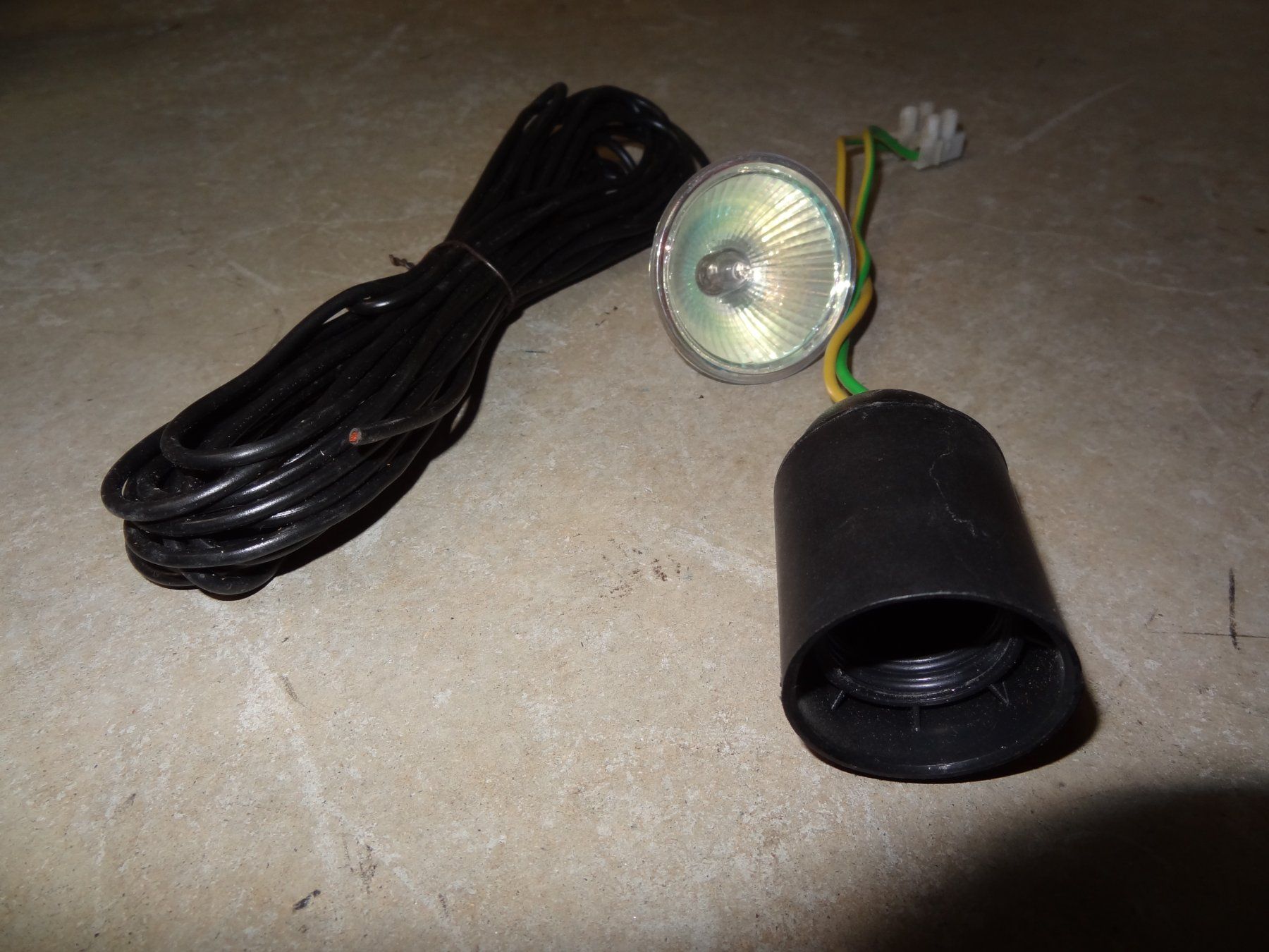 Lampade: Lampe halogène OSRAM avec douille et câble, bon état – Usato da Satigny venduto da salvatore73 1