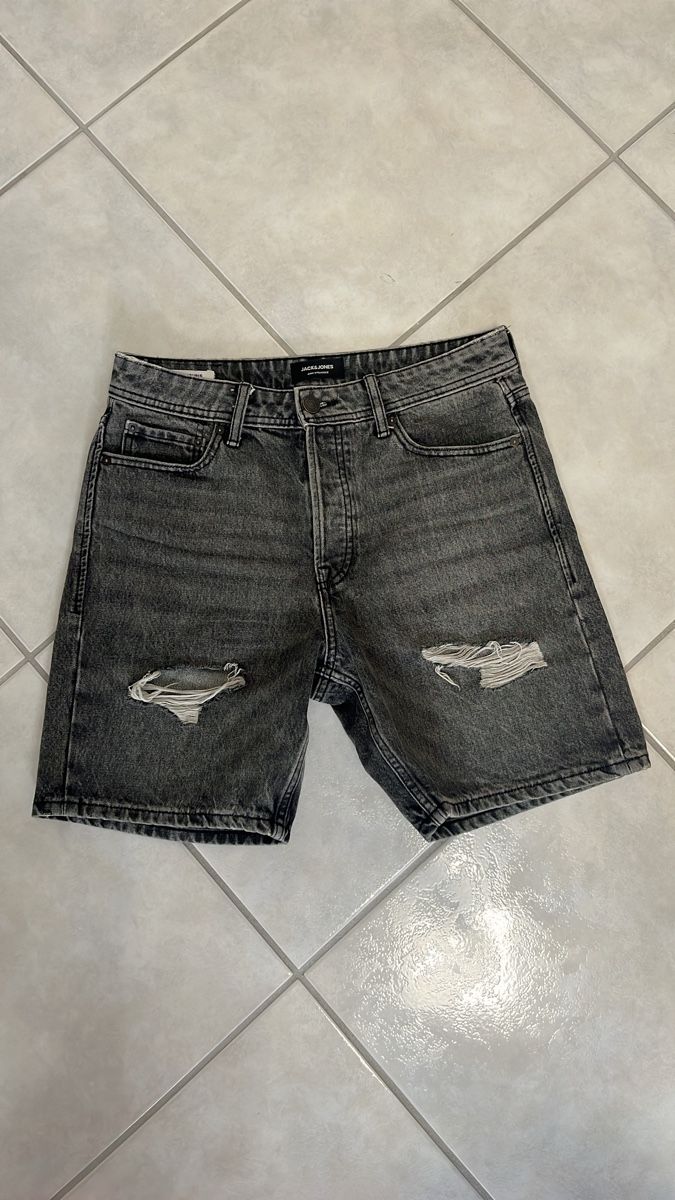 Jeans: Short en jeans gris taille M – Usato da Delémont venduto da gabrielquintas9