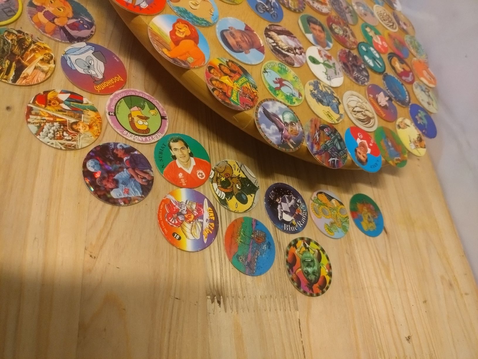 Jeux: Lot de pogs caps etc. – D'occasion à Farvagny-le-Grand par LaCaverne 6