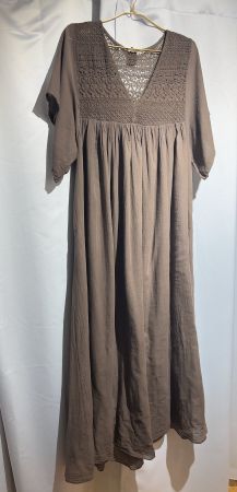 Sommerliches Maxikleid mit Spitze