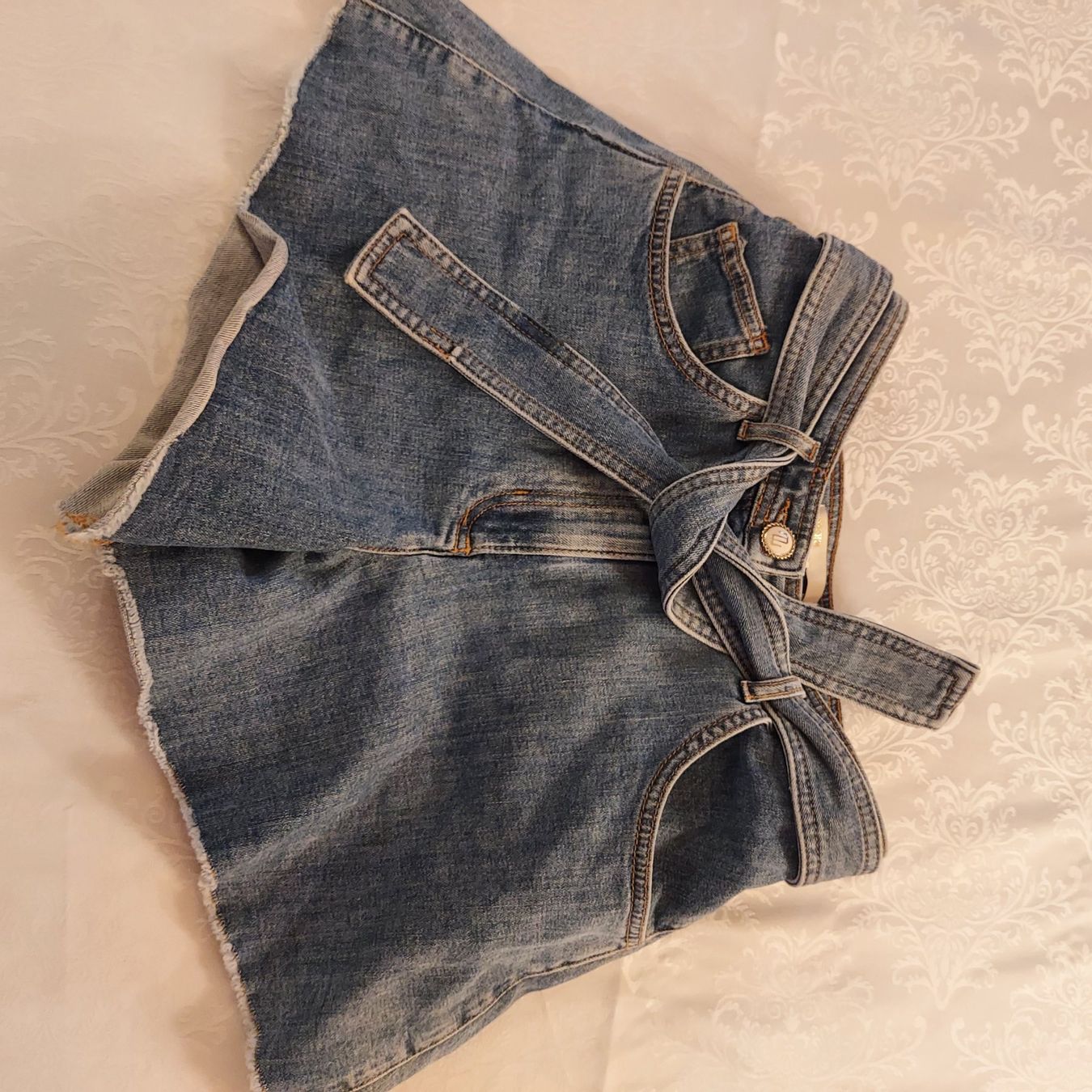 Maje Jeans: Maje Jeansshorts mit Gürtel – Neu (gemäss Beschreibung) aus Davos Platz von nicoletta06