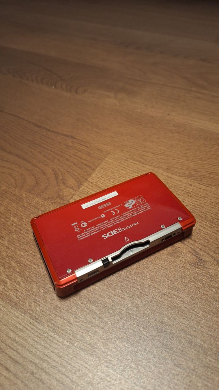 Nintendo Console: Nintendo 3DS Rot Metallic – Usato da Bachenbülach venduto da 4player4 5