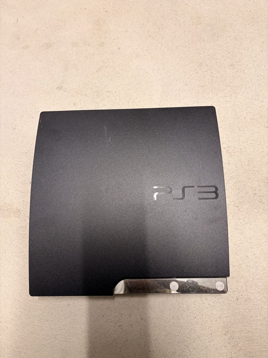 Console: PS3 Konsole schwarz mit 3 Spielen und Controller  – Usato da Dübendorf venduto da chi_q2nx