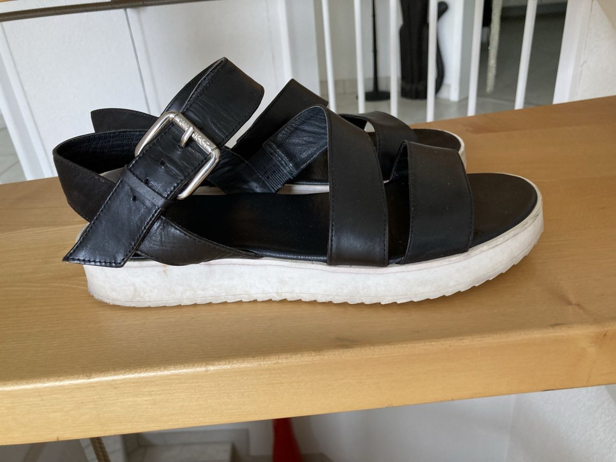 Navyboot Scarpe da donna: Navyboot Leder Sandaletten schwarz 39 – Usato da Zuchwil venduto da Mauz2 2