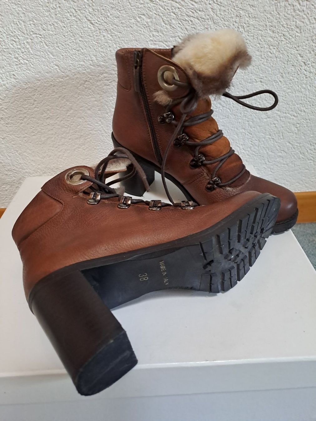 Scarpe da donna: Stiefelette mit Fell, NP 369.-, Gr. 38 – Usato da Frauenfeld venduto da Andadaa 2