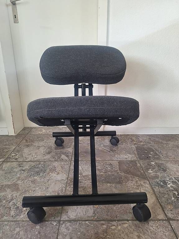 Chaises: IKEA Kniestuhl EIFRED – D'occasion à Dielsdorf par mylove2surf