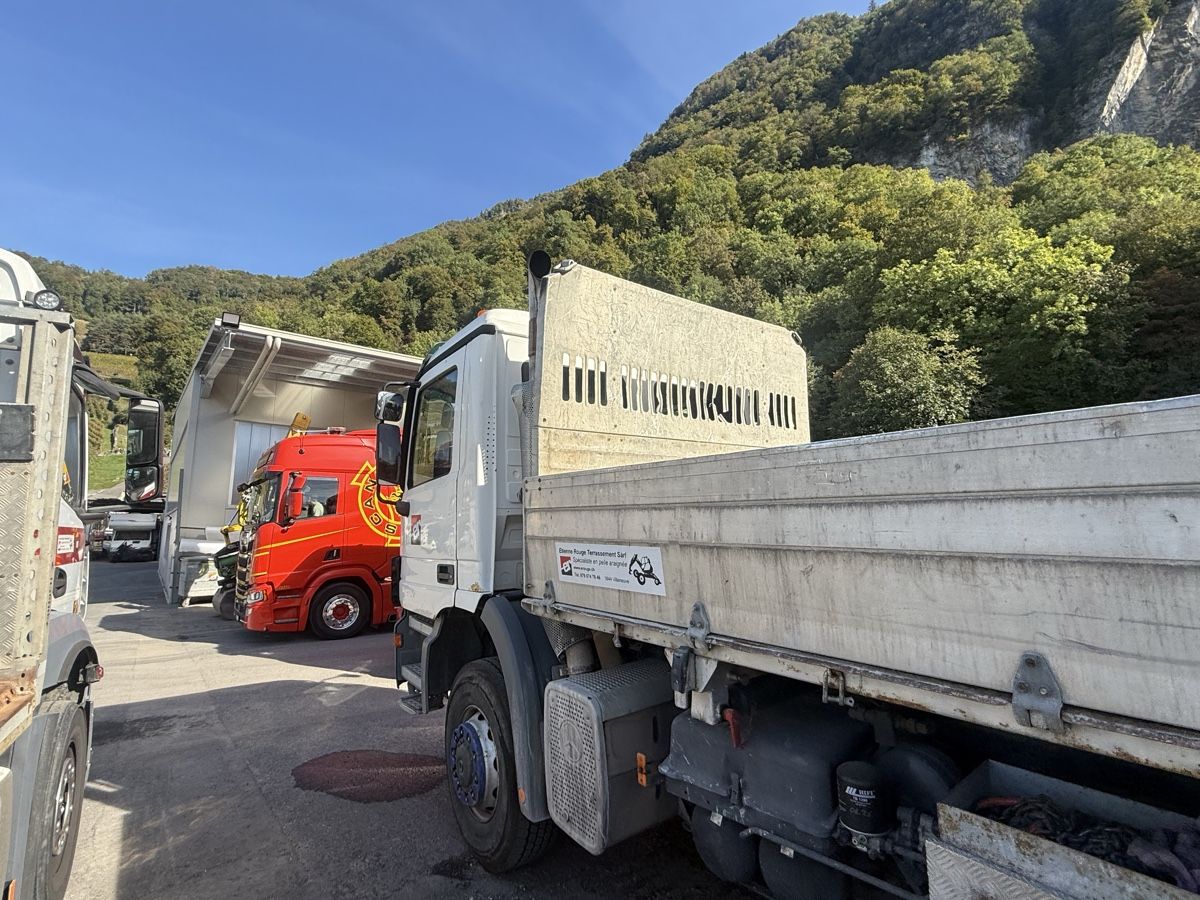 Mercedes-Benz Autocarri: Mercedes Actros 1840 4x4 basculant – Usato da Villeneuve VD venduto da Tiennot 1
