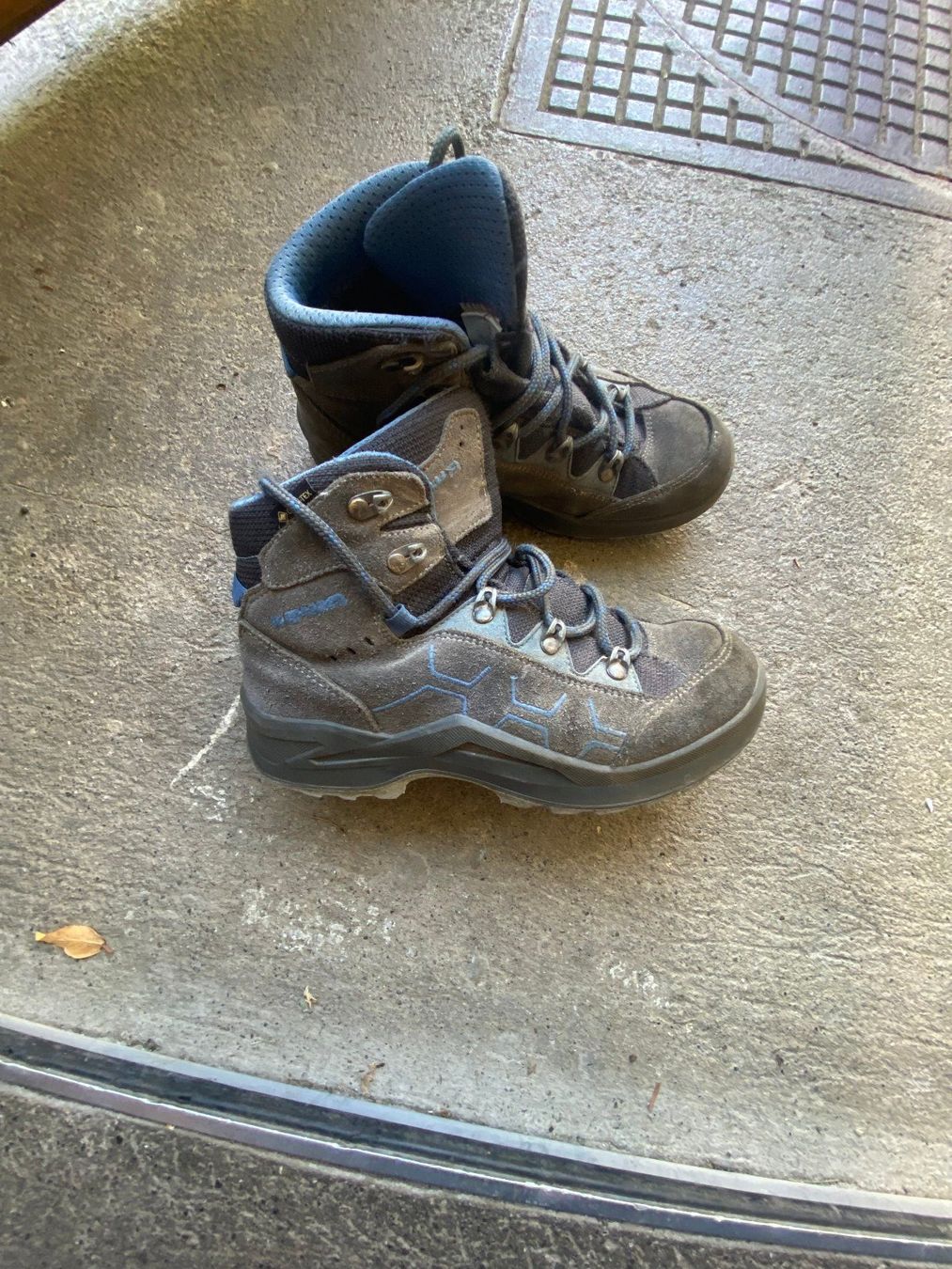 Scarpe da uomo: Wanderschuhe Gr. 35 LOWA – Usato da Windisch venduto da Salat8