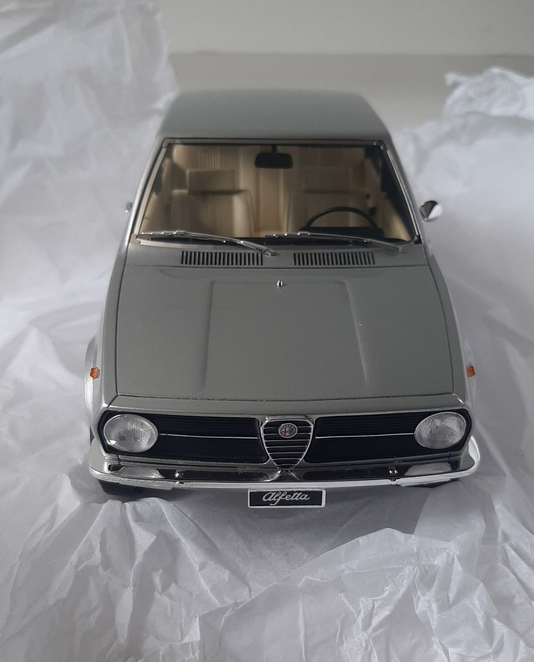 Cartamodelli: ALFA ROMEO ALFETTA 1:18 – Nuovo e nell'imballaggio originale da Bellinzona venduto da a.mar
