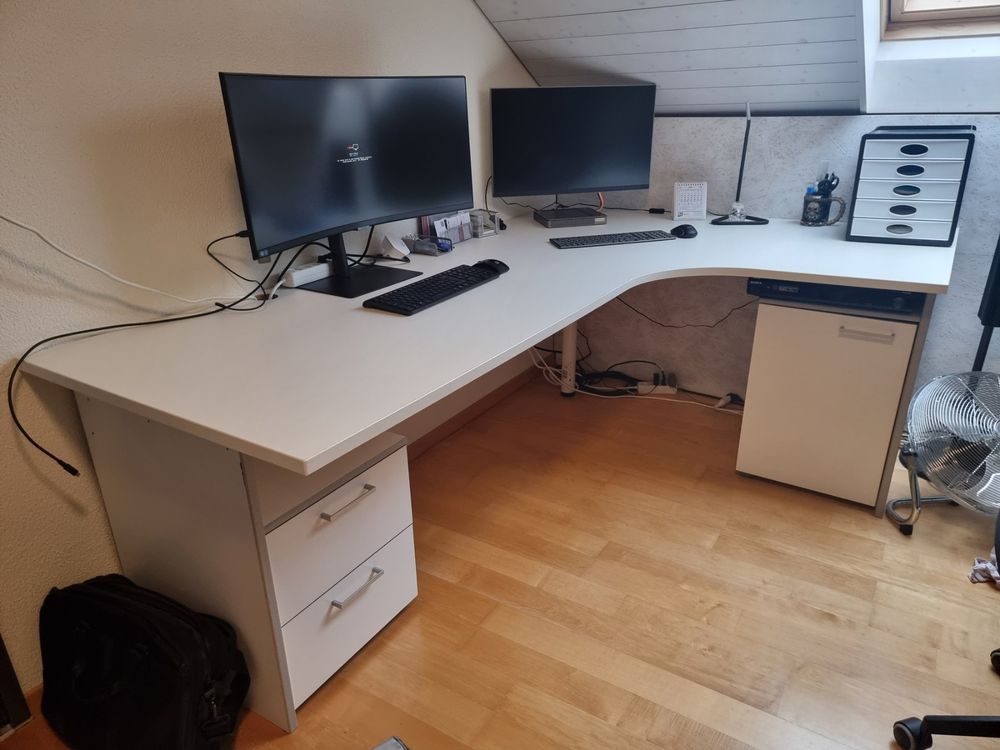 Eckschreibtisch - Massanfertigung mit viel Platz (Gebraucht) in ...