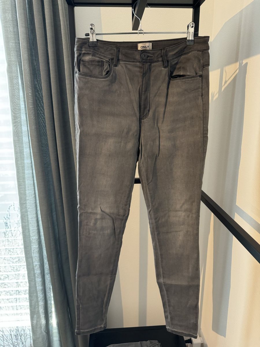Only Jeans: Only Jeans Grau Grösse L/30 – Usato da Baden venduto da CompraCaro