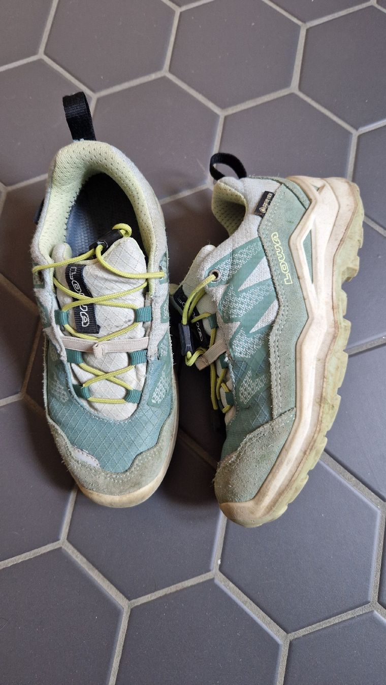 Lowa Scarpe per ragazzi: Lowa Trekkingschuh, Grösse 32 – Usato da Wettingen venduto da Diphtong