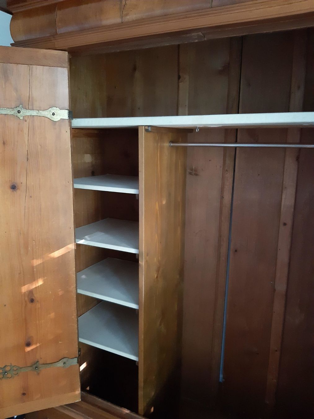 Schränke: Barocker Kleiderschrank – Gebraucht aus Basel von graillard 4