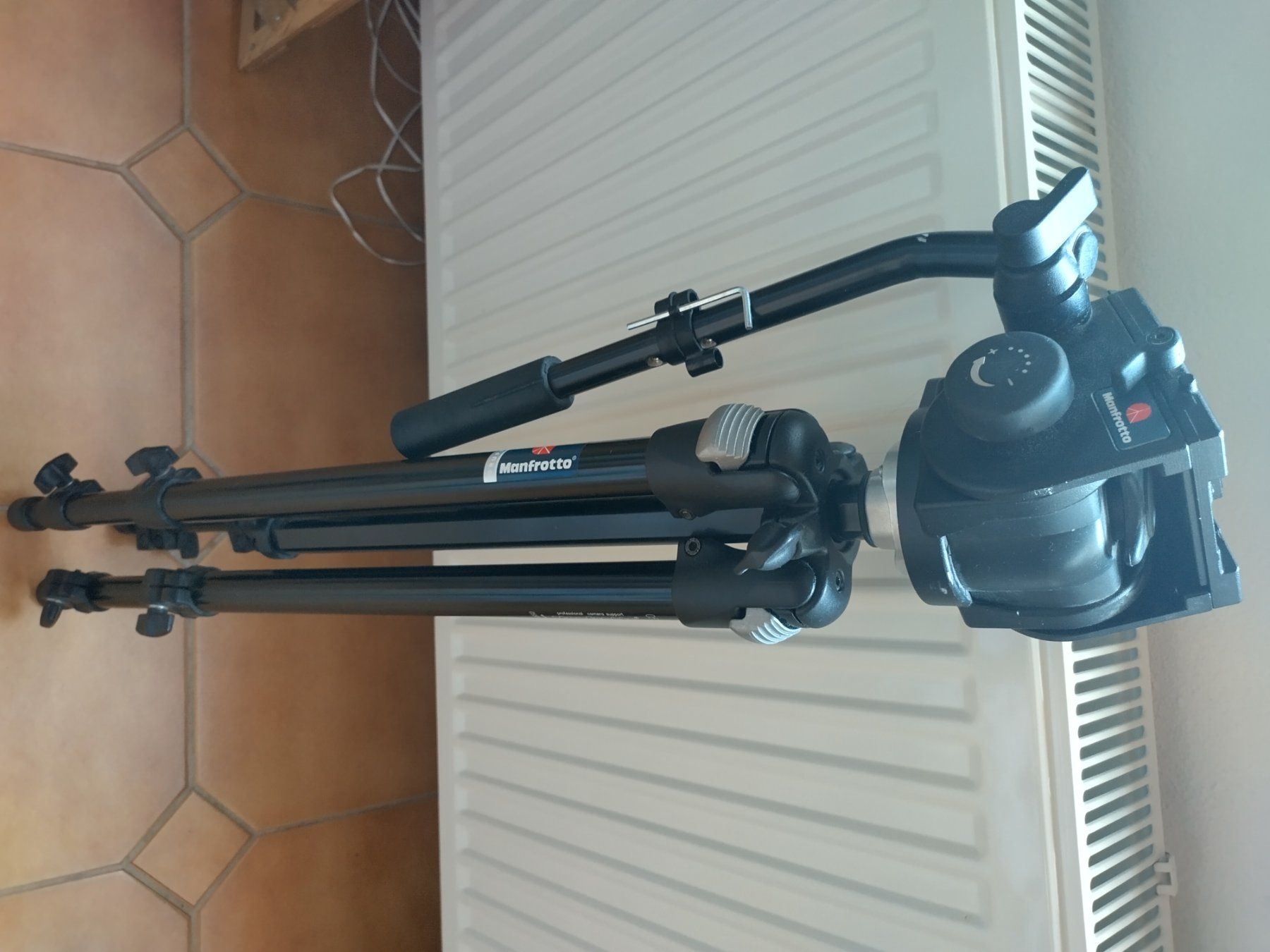 Manfrotto Treppiedi & Teste: Trépied Manfrotto 055DB professionnel bon état – Usato da Ollon VD venduto da yva_g28f