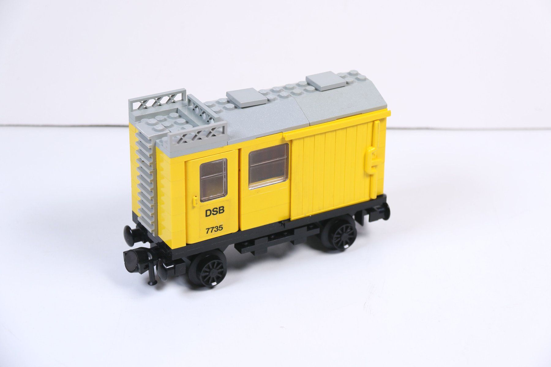Lego Kit di costruzioni: 12 Volt Güterwagen mit Schiebetüren aus 7735 – Usato da Hettlingen venduto da Scholi99