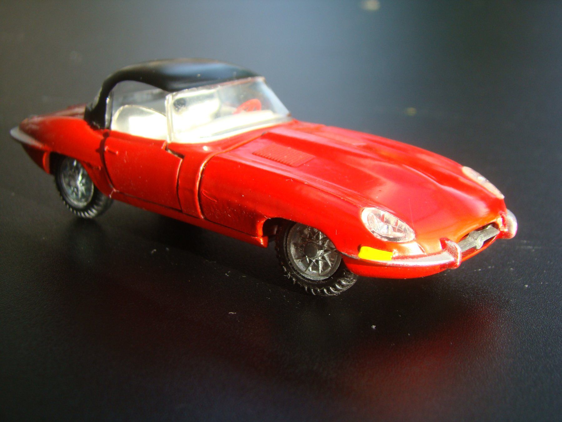 Dinky Toys Modellini d'auto: Kirk Tekno Jaguar Type E V12  rot schwarzes Verdeck rar – Usato da Walzenhausen venduto da Vanquish711 8