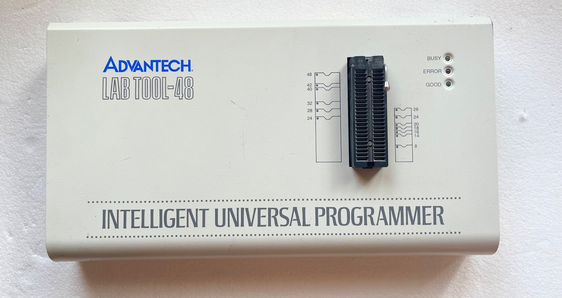 Composants électroniques: Programmateur d'EPROM – D'occasion à Delémont par Cannonus
