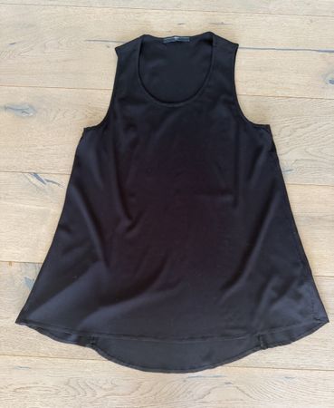 Schwarzes Top von HIGH, Gr. 38, neu