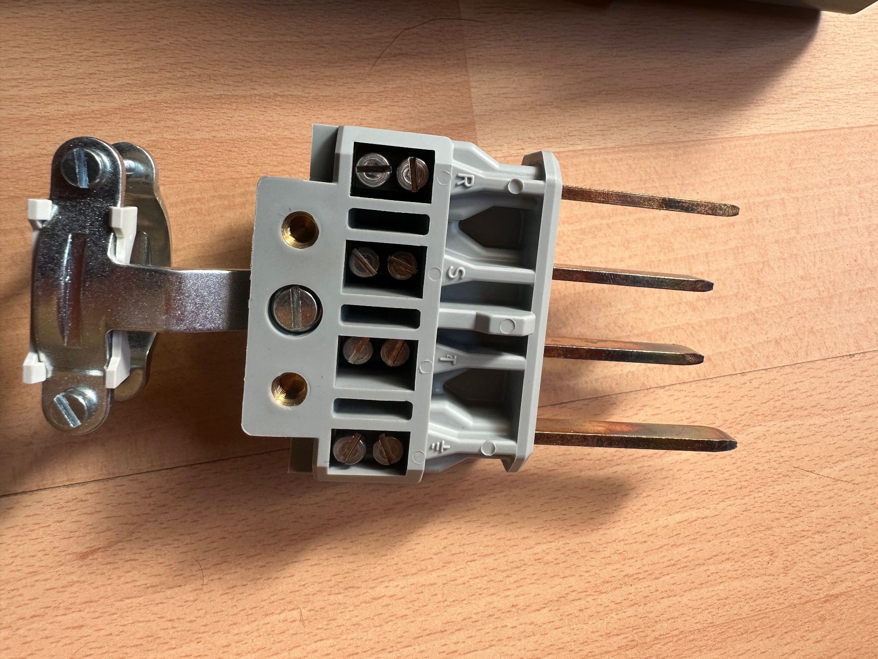 Spine: Stecker  J 40 4 Polig NEU CMC – Usato da Huttwil venduto da Bolpa 1