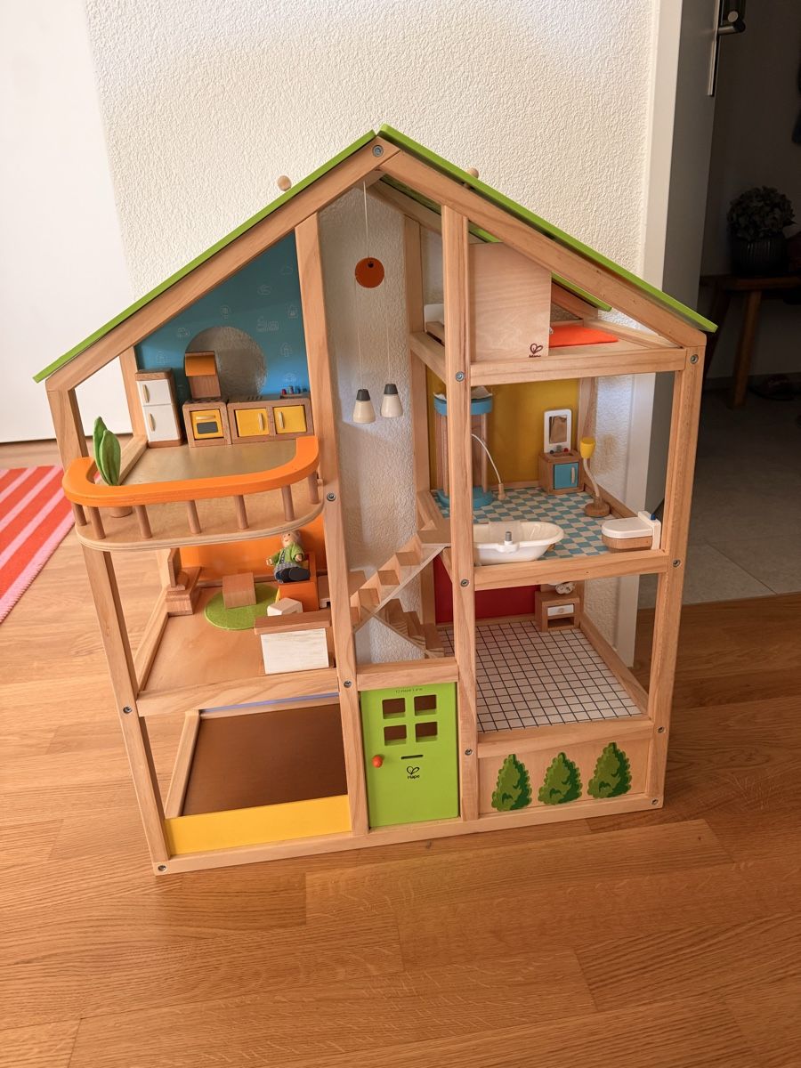 Puppenhäuser & -möbel: Holz Puppenhaus – Gebraucht aus Weisslingen von far_fallina