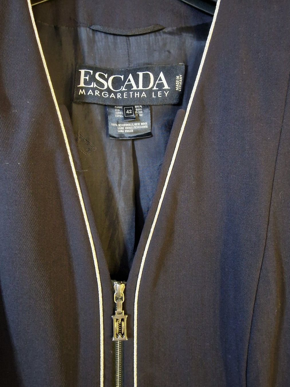 Costumi: Rock-Blazer-Kostüm von Escada – Usato da Sargans venduto da pjo01 6