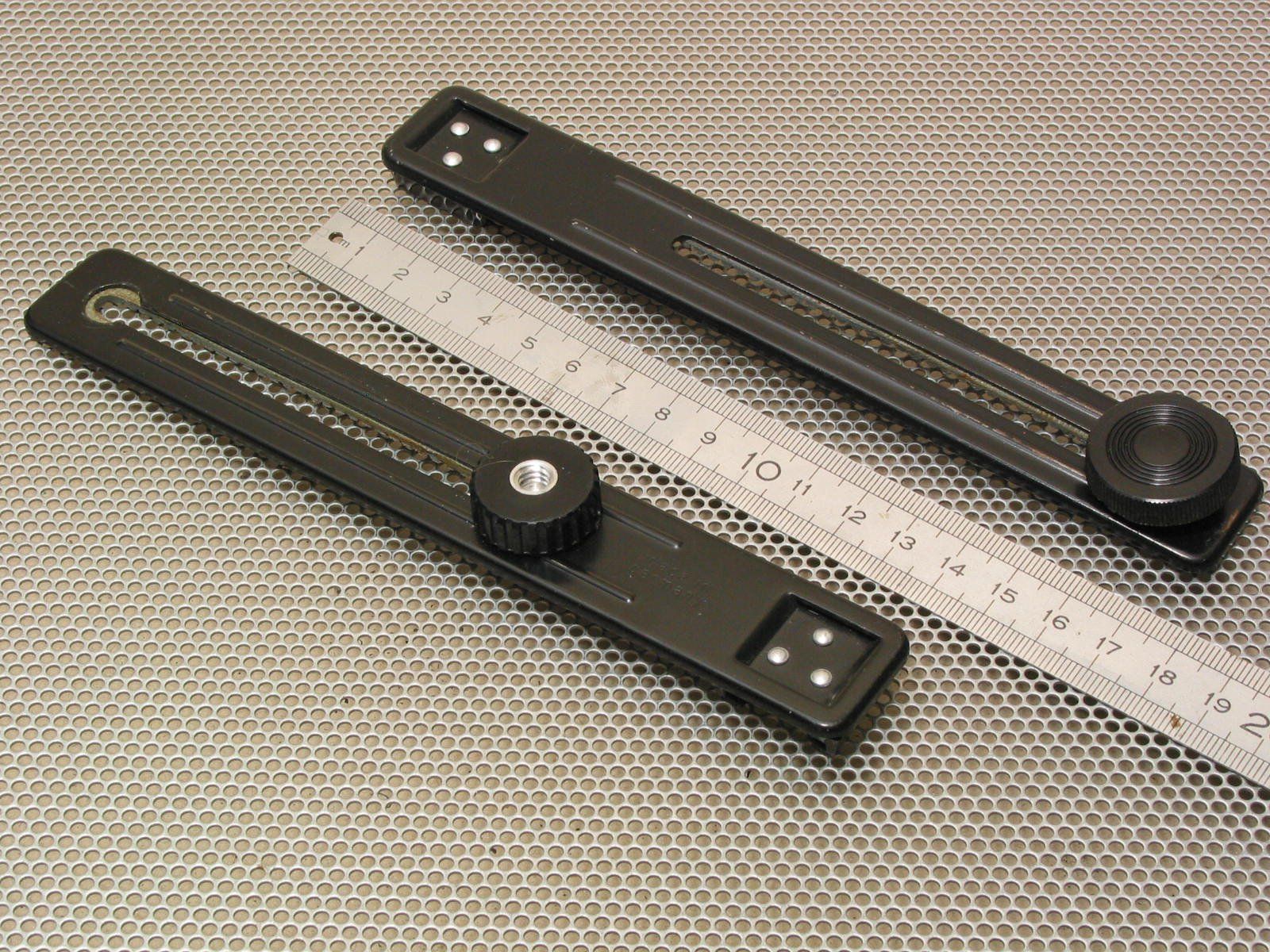 Hama Altri Accessori: HAMA 2x Blitzschiene Set Kamera Montage Schiene ISO Blitzfus – Usato da Dielsdorf venduto da swiss-canon 1