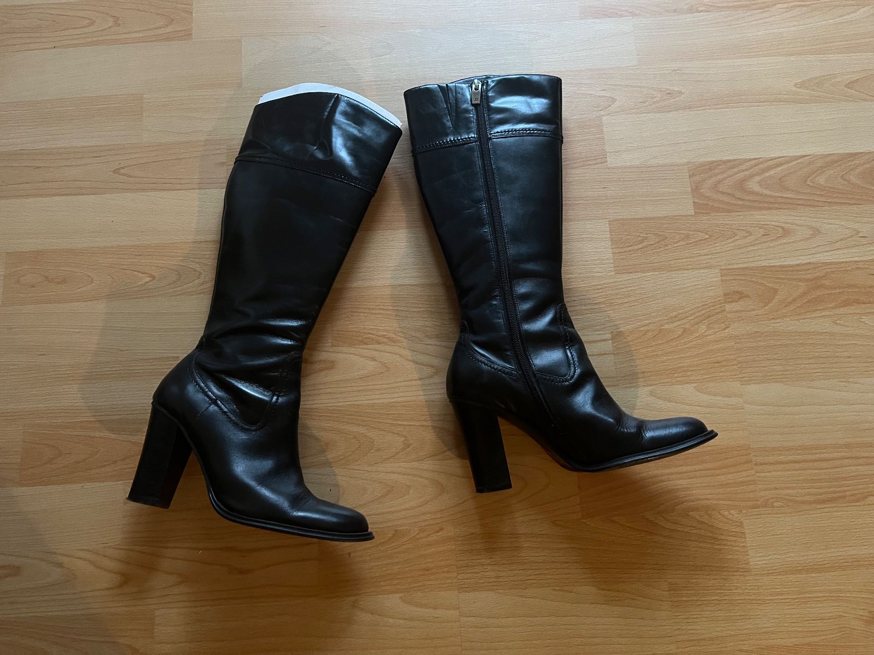 Scarpe da donna: Schwarze Lederstiefel Gr. 38 Bata – Usato da Zürich venduto da Carlo05101971 2